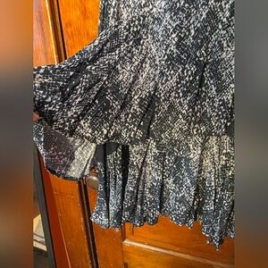 Free People Flutter Skirt Size 8 Beautiful Blue Snake Ruffle Anthropologie